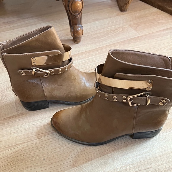 BUCCO anklet boots embossed with good ware and studs 8.5 - Picture 7 of 7